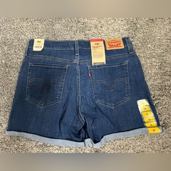 NWT Levi’s mid length shorts. Size 29 - Picture 2 of 2